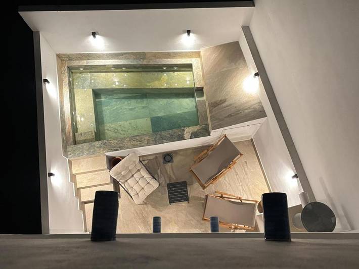 Casa rural para 2 personas, con jacuzzi además de piscina y balcón en La Loma