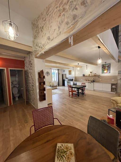Appartement entier, Two-Bedroom House in Cessenon-sur-Orb, Côte méditerranéenne (France)