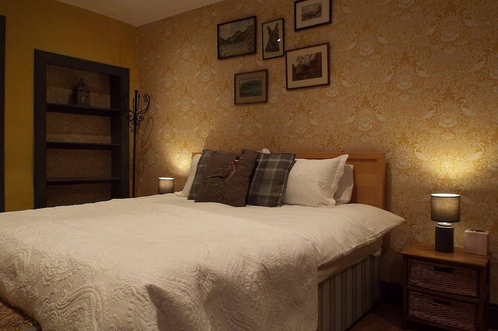 Enjoy the fantastic river views from Rosybank Cottage, with in 2 bedrooms each with with smart ensui in Coldstream, Scottish Borders