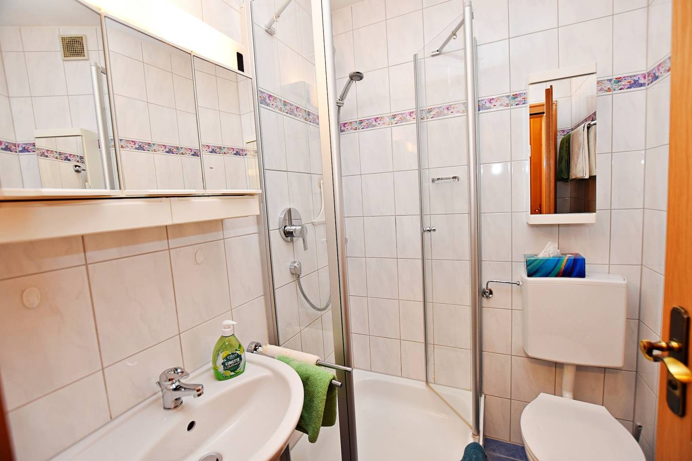 Gästehaus Bergfrieden, Doppelzimmer in Bad Bayersoien, Romantische Straße