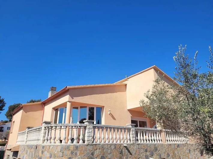 Chalet para 10 personas, con jardín y piscina en Cataluña - 2