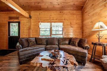 Log Cabin for 7 Guests in Canaan, New Hampshire, Picture 1
