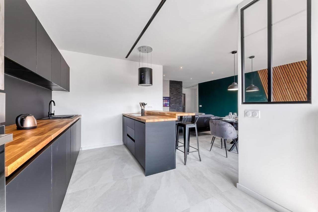 Double Room with Shared Bathroom in Annemasse, Région de Saint-Julien-en-Genevois