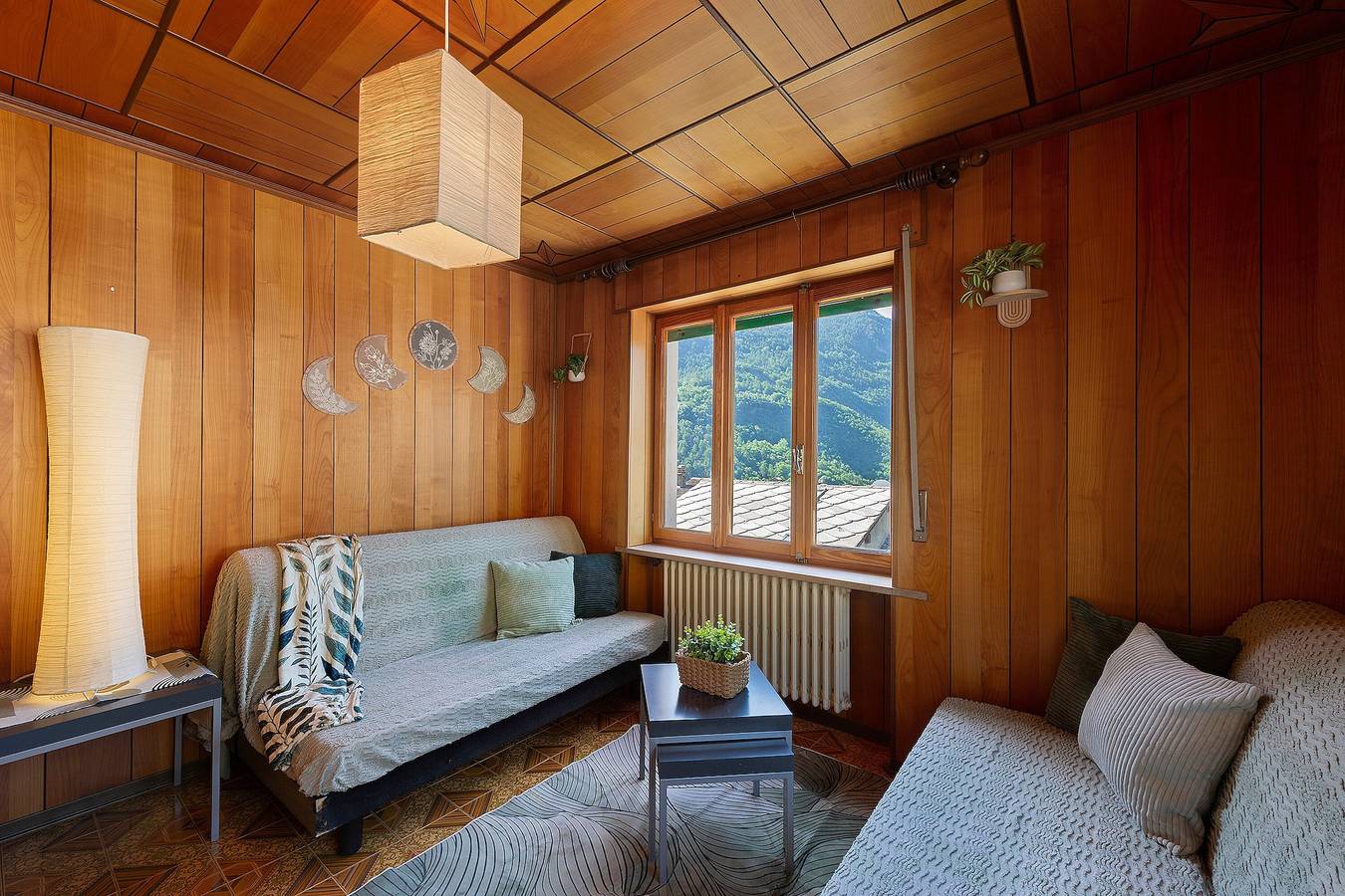 Appartement entier, Appartement « Le Nid du Pic Vert » avec vue montagne, balcon et Wi-Fi in Challand-Saint-Victor, Alpes valaisannes