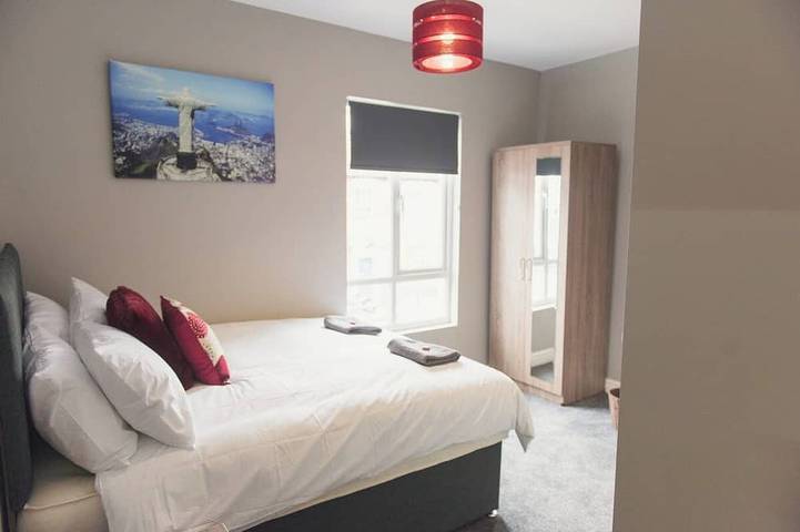Modern Town Centre House w/ En-Suites & Fast WiFi in Tamworth (Reino Unido), Staffordshire