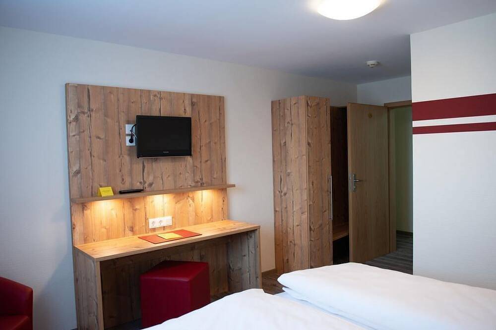 Standard Doppelzimmer - Gasthaus Stroh in Buchholz (Westerwald), Rheinland-Pfalz