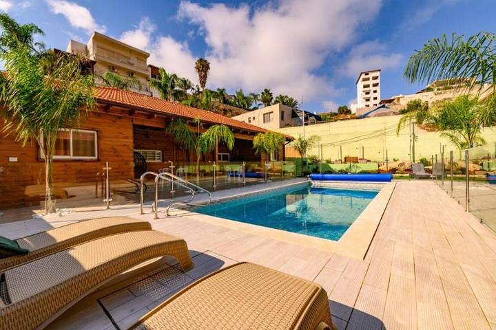 Alojamiento y desayuno para 6 personas, con terraza además de piscina y jardín, Se admiten mascotas - 1