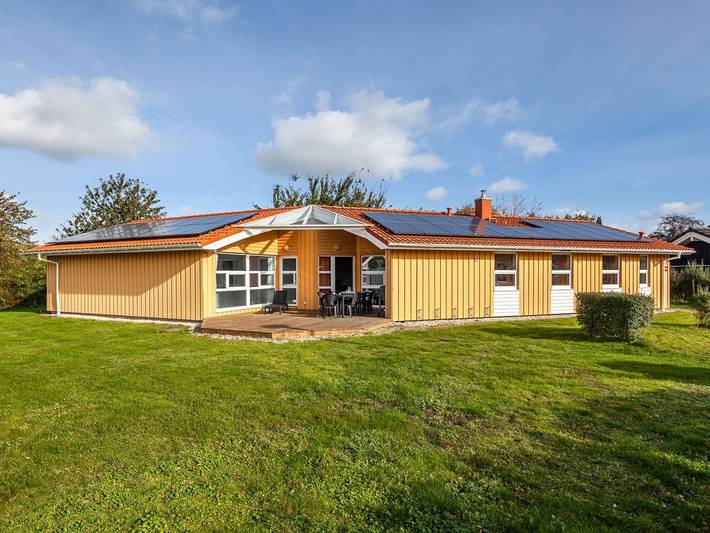 Ferienpark für 10 Personen, mit Terrasse und Whirlpool sowie Garten und Pool in Grömitz