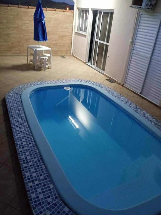 Casas e apartamentos de temporada para 4 pessoas, com jardim e piscina infantil e ainda terraço em Cachoeira Paulista