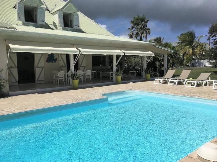 Villa pour 10 personnes, avec piscine ainsi que terrasse et jardin
