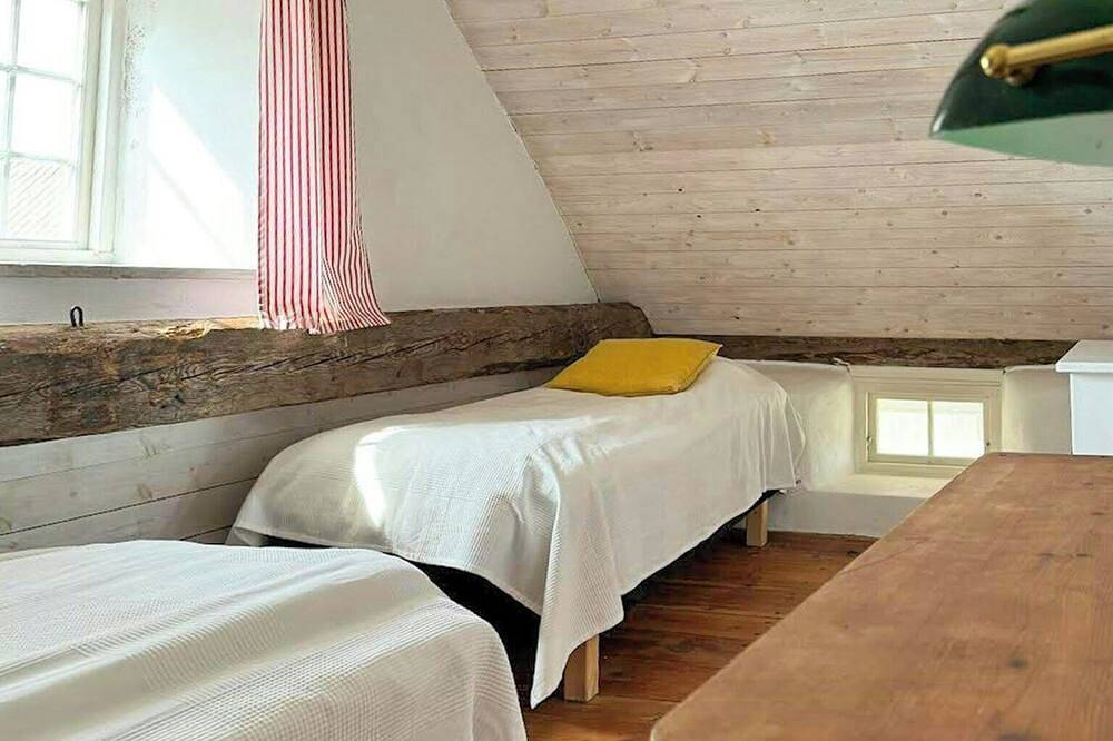 Traditionelles Bauernhaus am Dämba-See auf Fårö in Fårö, Gotland