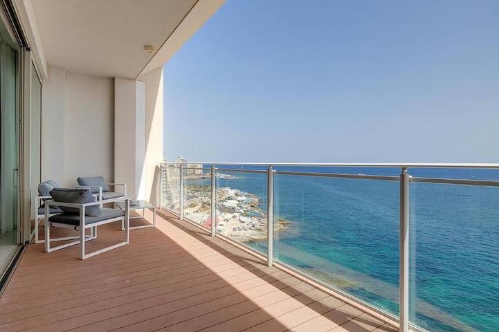 Vakantieappartement voor 4 personen, with uitzicht and zwembad as well as balkon in Sliema