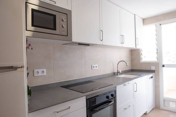 Ferienwohnung für 6 Personen, mit Meerblick und Terrasse sowie Garten und Kinderpool in Spanien - 4