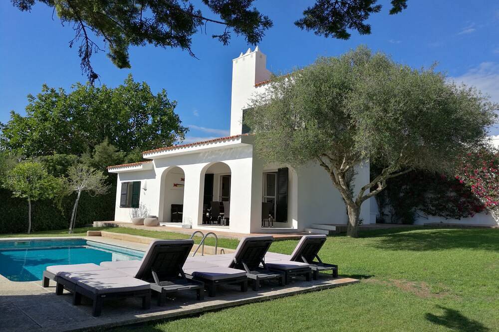 4 Schlafzimmer Villa mit Pool, Meerblick - 3 Minuten zu Fuß zu Binibeca vell in Binissafuller, Sant Lluís