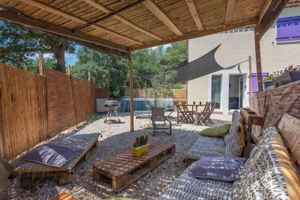Entire apartment, Joli Studio Climatisé, Piscine, Netflix, Disney+ in Contes, Nice region
