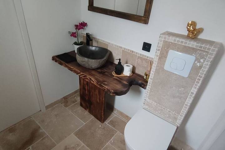 Apartamento entero, Hammam & balneo suite, air-conditioned, with private outdoor area in Roquevaire, Costa mediterránea (Francia)