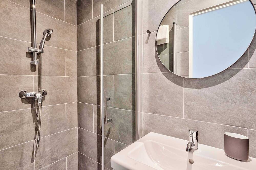 Entire apartment, Charming Studio Calm Paris Sud - Street view in Ivry-sur-Seine, Val-de-Marne