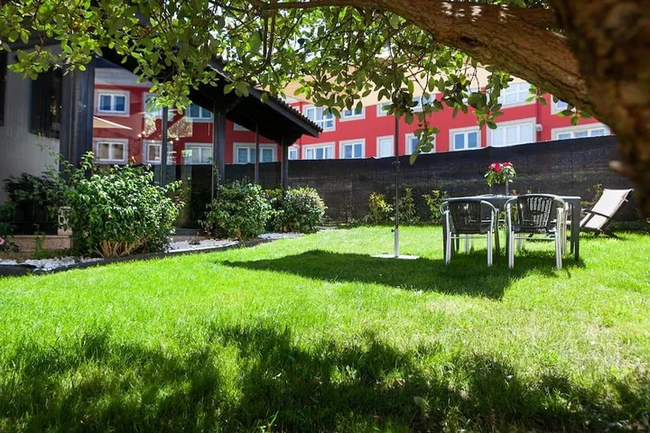 Ferienhaus für 4 Personen, mit Ausblick und Terrasse sowie Garten - 1