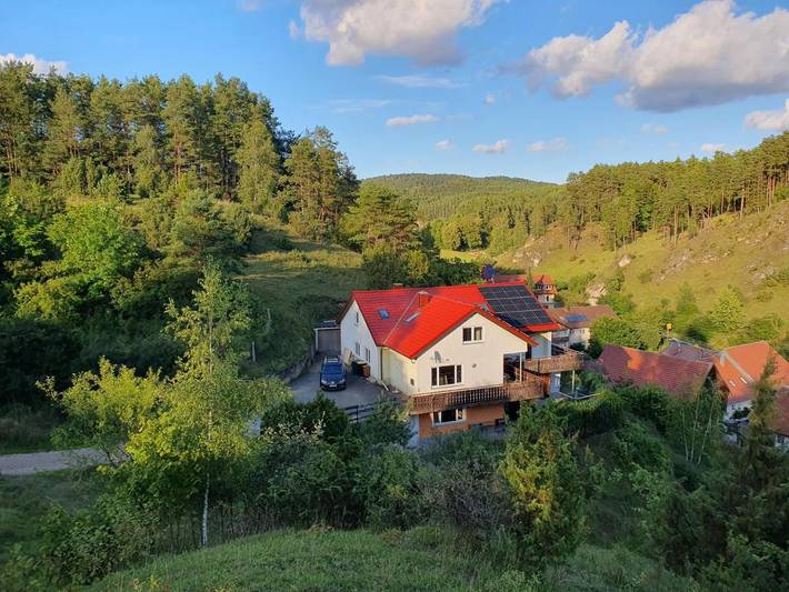 Ferienwohnung für 4 Personen, mit Balkon und Terrasse sowie Garten und Ausblick