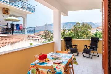 Vacation Rental for 5 Guests in Trappeto, Palermo Province, Picture 3
