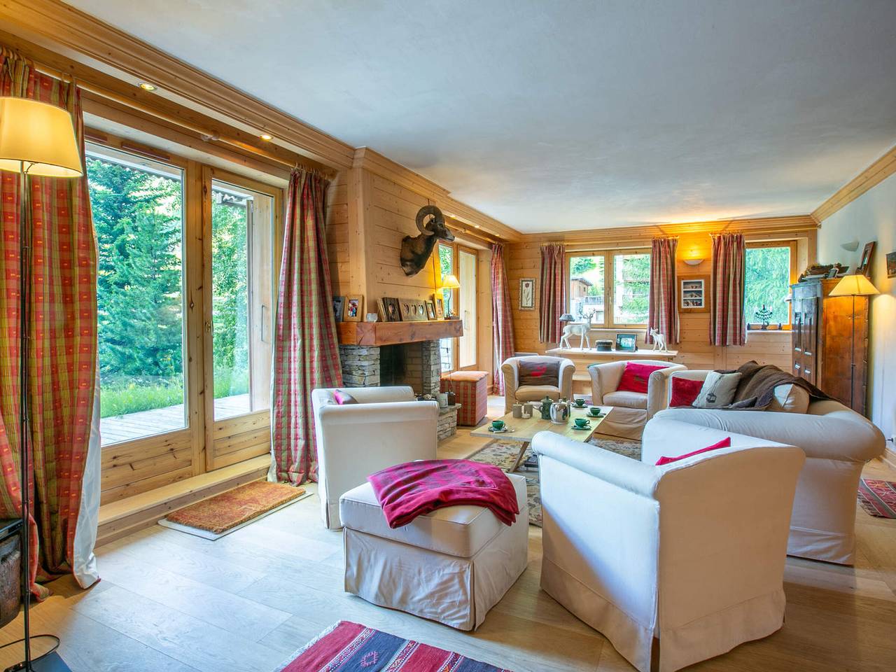 Geheel appartement, Luxurious Chalet-Style Apartment, South-Facing Terrace, Ski-In/Ski-Out, Val-d'Isère in Val-d'Isère, Massif de la Vanoise