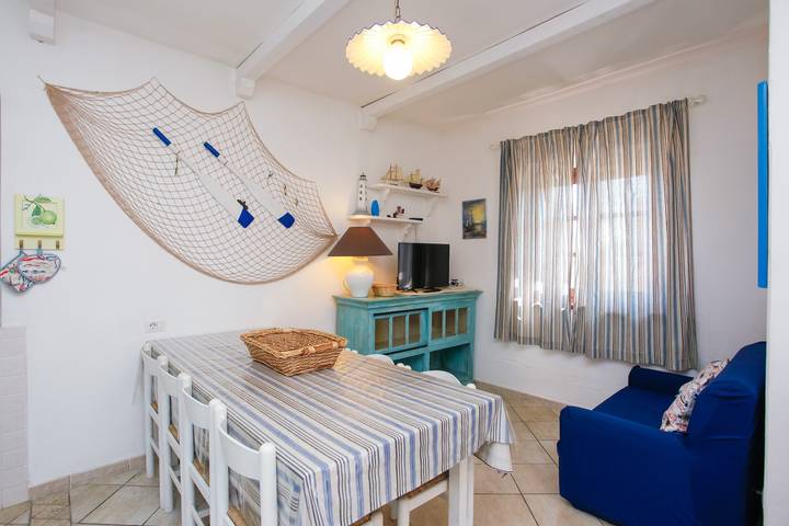 Casa vacanze "mirtagru Casa dell'Olivastro" con terrazza privata e Wi-Fi in Agrustos, Budoni