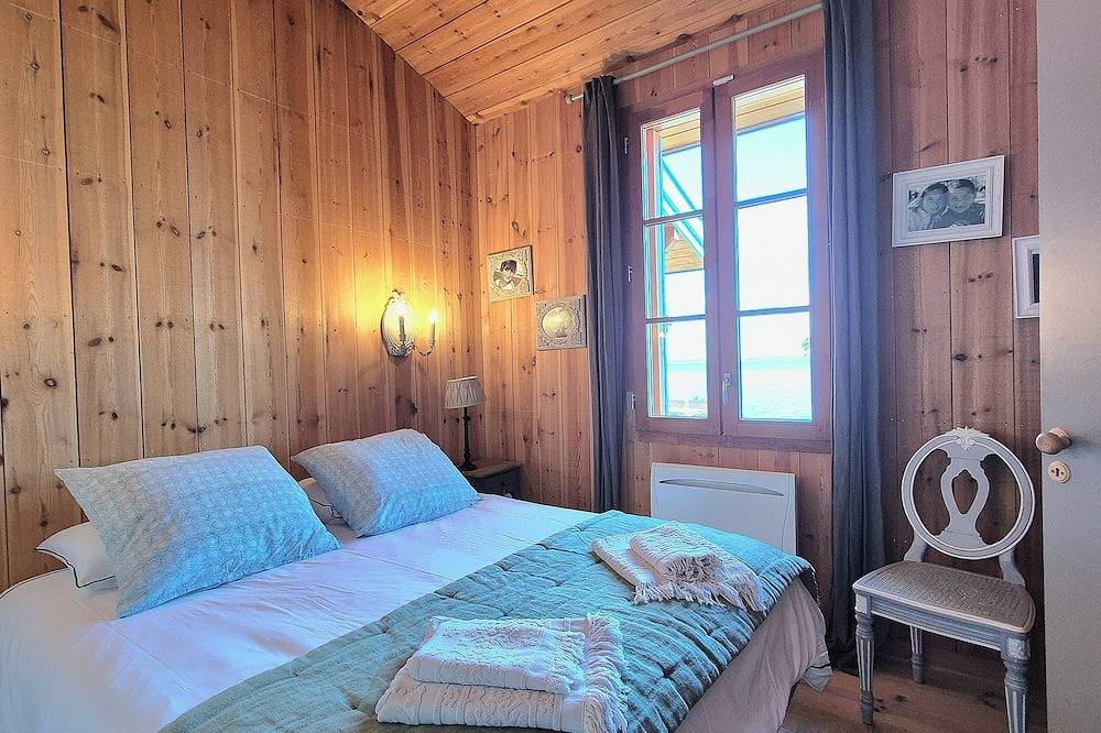 Superbe cabane typique au Cap Ferret, les pieds dans l'eau in Bassin d'Arcachon