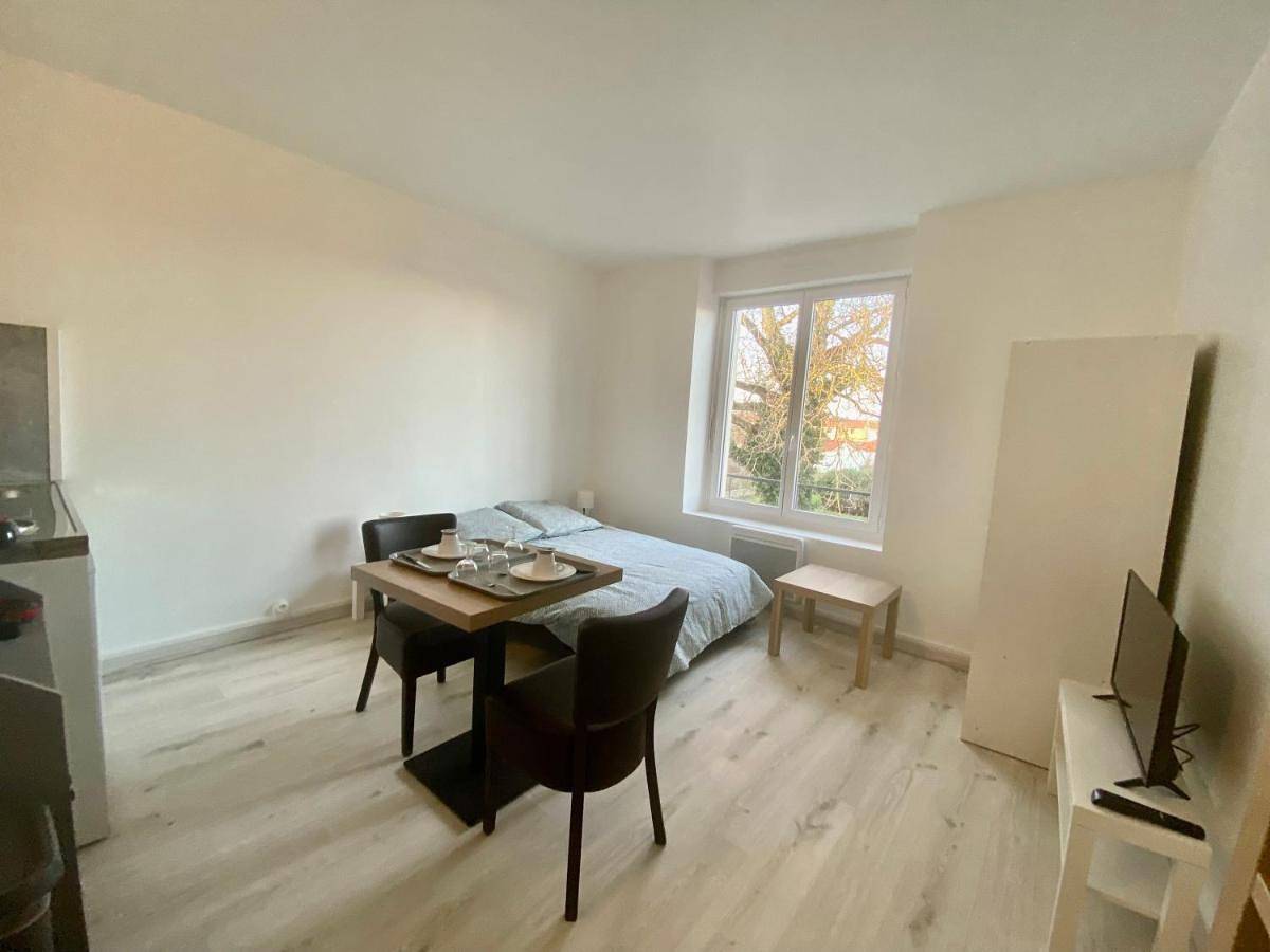 Appartement entier, 104 Studio Immeuble Persévérance in Conflans-en-Jarnisy, Meurthe-et-Moselle
