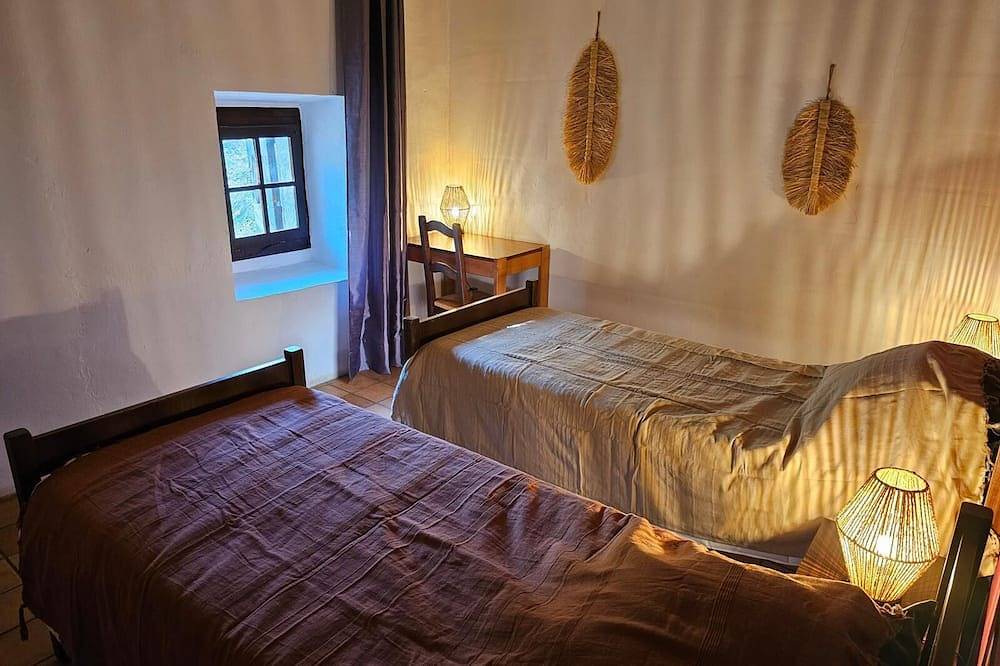 Entire apartment, Domaine de Bagard - Gîte Zenith 72m² 4/8 pers Terrasse in Sauve, Le Vigan region