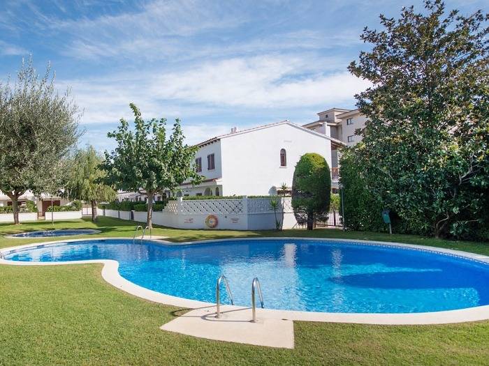 Ferienhaus für 6 Personen, mit Pool und Garten sowie Balkon und Kinderpool