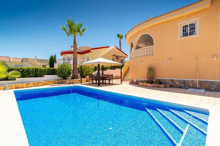 Ferienhaus für 8 Personen, mit Garten und Whirlpool in Rojales