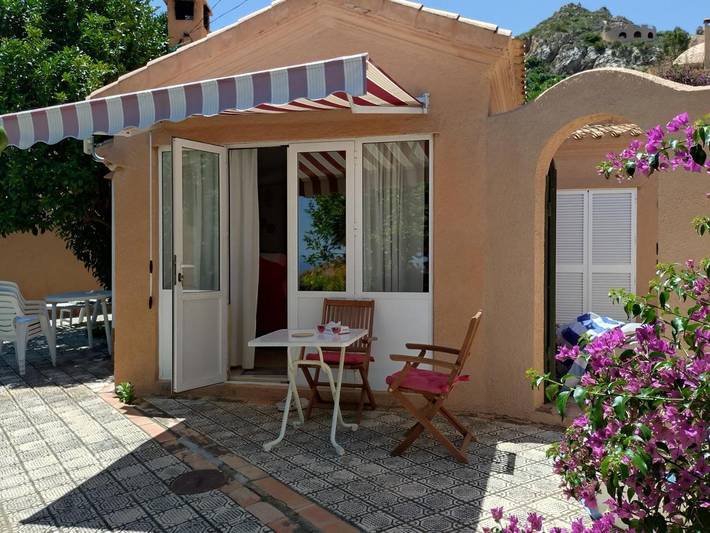 Casa de vacaciones para 4 personas, con piscina y jardín además de vistas y piscina para niños - 1