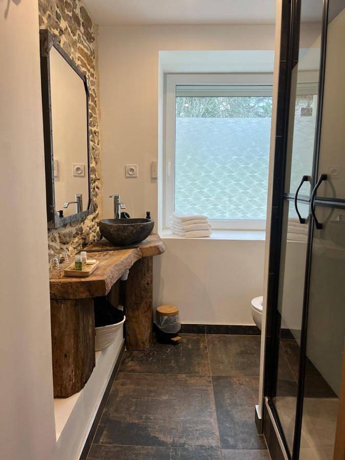 Queen Room with Garden View in Saint-Chamond, Parc Naturel Régional du Pilat