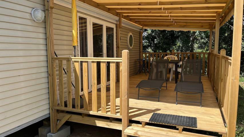 Casa mobile per 4 persone con terrazza coperta e piscina in Pradons, Ardèche