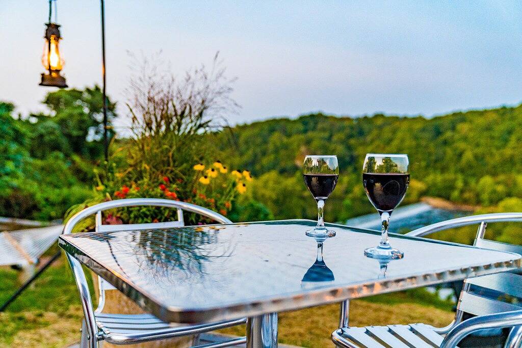 Ganze Wohnung, Train Caboose & River Views < .5 to Downtown in Lynchburg, Virginia