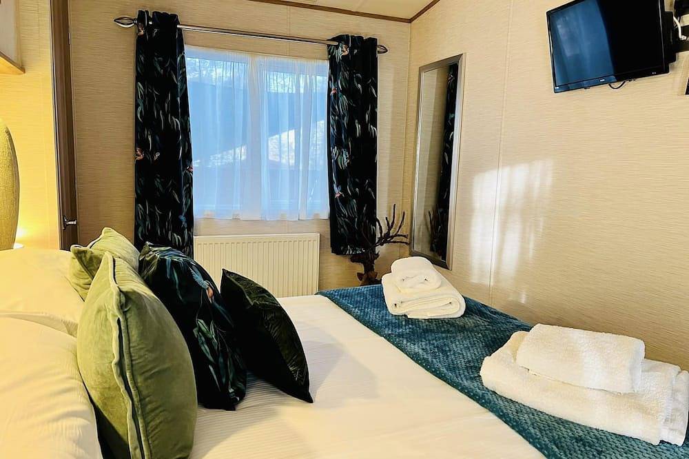 Stag Lodge, Felmoor Holiday Park (Hot Tub Lodge and Dog Friendly) in Northumberland
