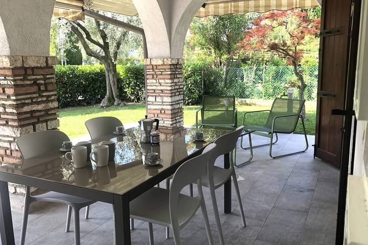 Ferienwohnung für 4 Personen, mit Terrasse und Kinderpool in Sirmione - 2