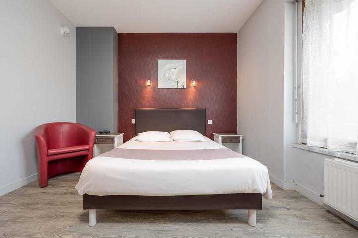Hôtel pour 2 personnes, avec terrasse et jardin, animaux acceptés à Saint-Hilaire-du-Harcouët - 3