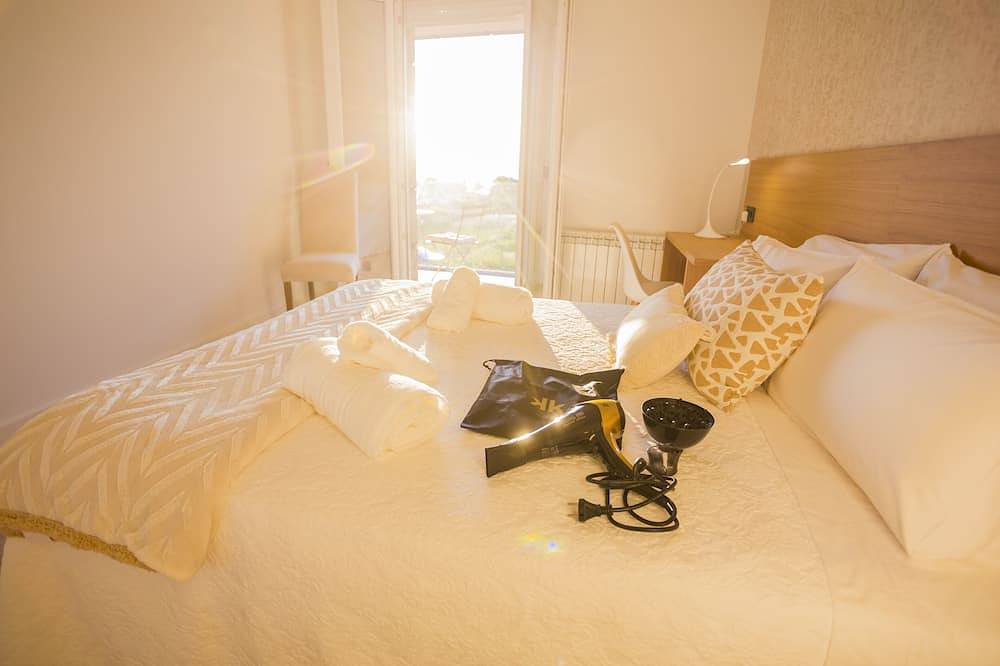 Balcony at Arousa - Upscale Getaway + Patio in Vilaxoán, Vilagarcía de Arousa