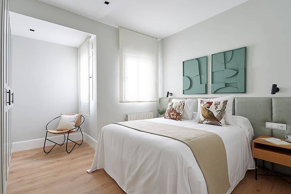 Entire apartment, Apartment between Sol and Plaza Santa Ana in Centro (Madrid), Madrid