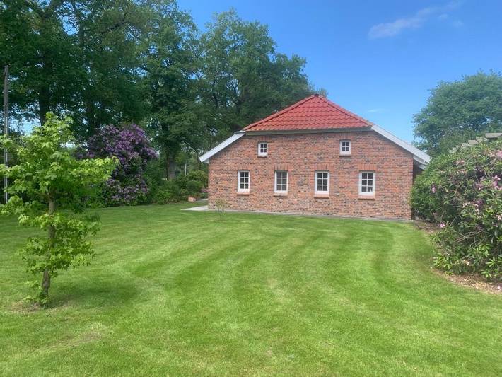 Ferienhaus für 7 Personen, mit Garten und Ausblick in Uplengen