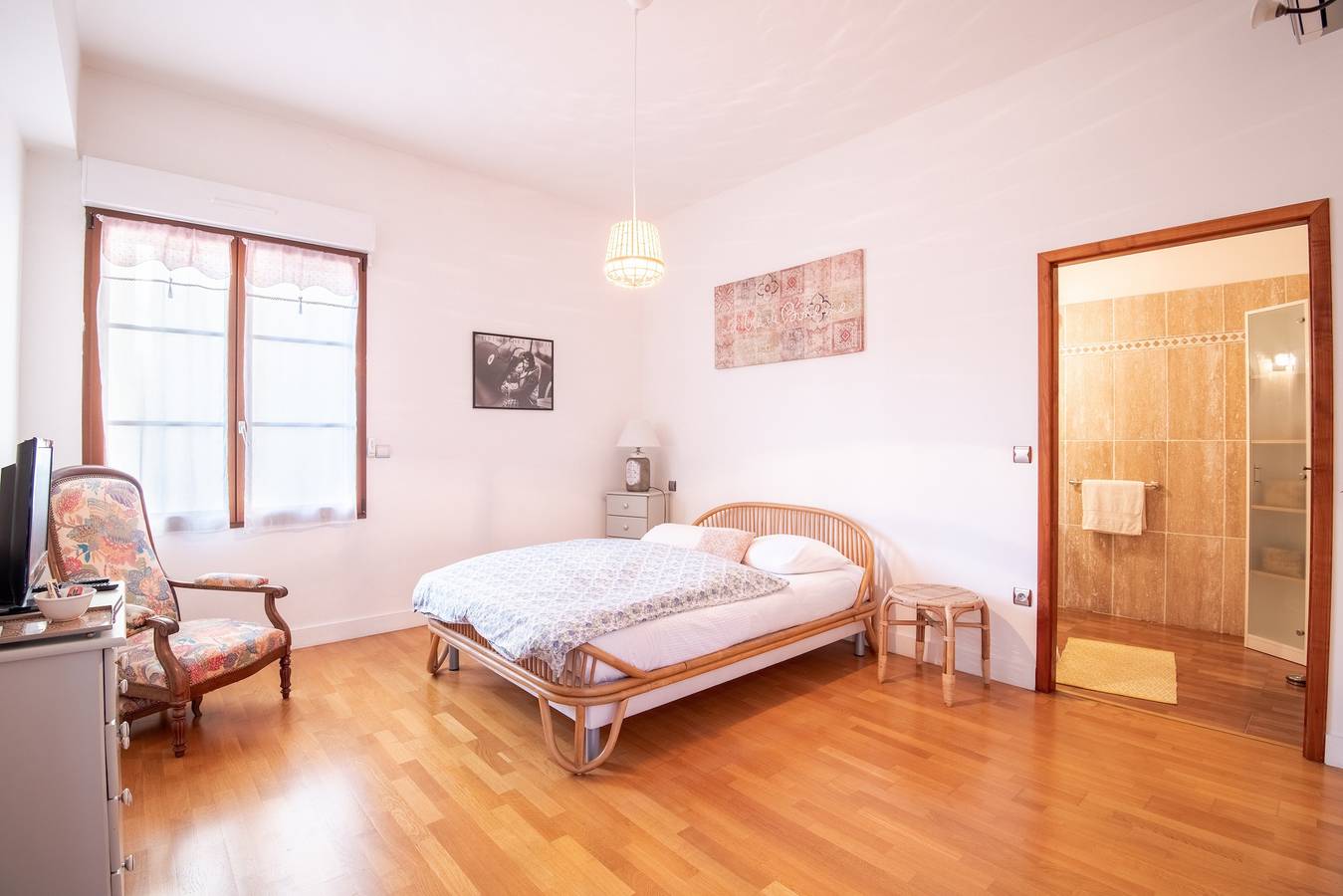 Chambre confort Opale avec piscine partagée in Saint-Cyr-sur-Loire, Région de Tours
