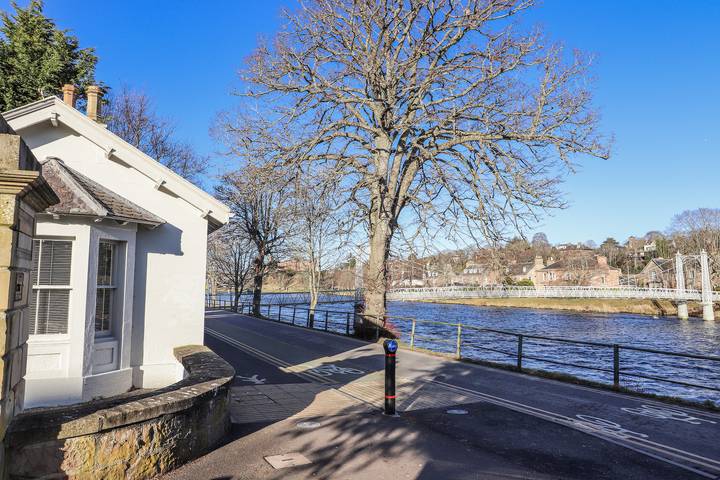 Vacation rental for 4 people, with Yard in Inverness