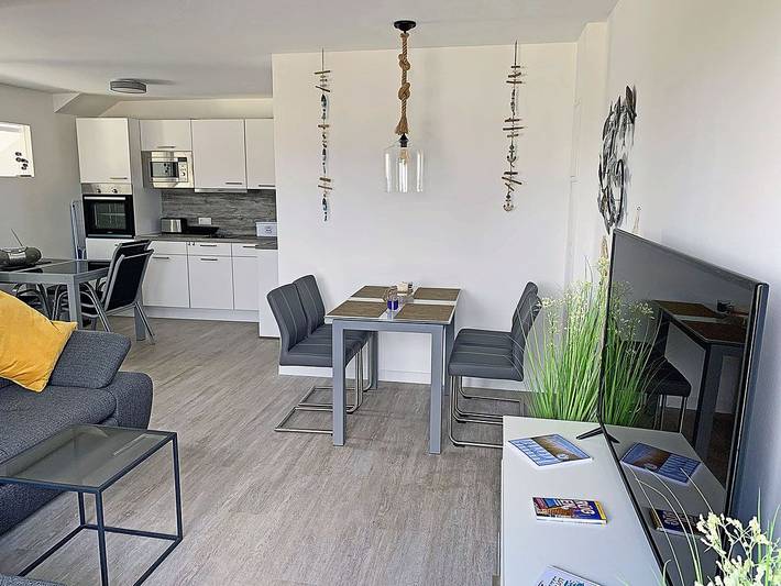 Entire apartment, Hochterrasse mit Meerblick, ca. 600m zur Ostsee (Steinstrand) ca. 60m zum Bodden in Dranske, Ruegen