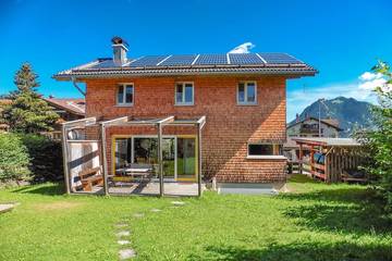 Ferienhaus für 8 Personen, mit Garten in Ofterschwang