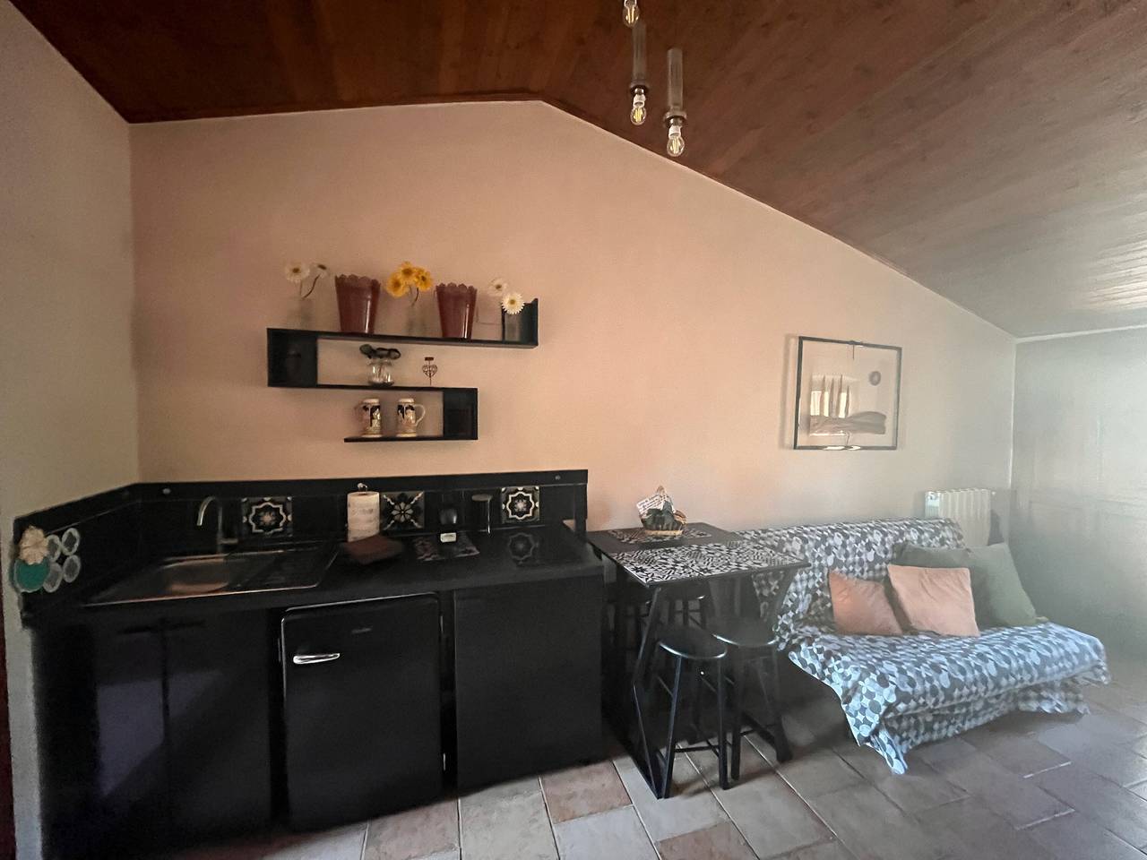 Appartement entier, Appartement 'Scorcio D'infinito Di Peccioli' avec vue sur la montagne, terrasse partagée et Wi-Fi in Peccioli, Province de Pise