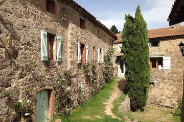 Gîte pour 8 personnes, avec balcon ainsi que piscine et jardin, animaux acceptés à Saint-Alban-d'Ay