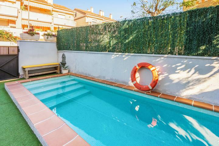 Chalet para 8 personas, con terraza y piscina en Cataluña - 2