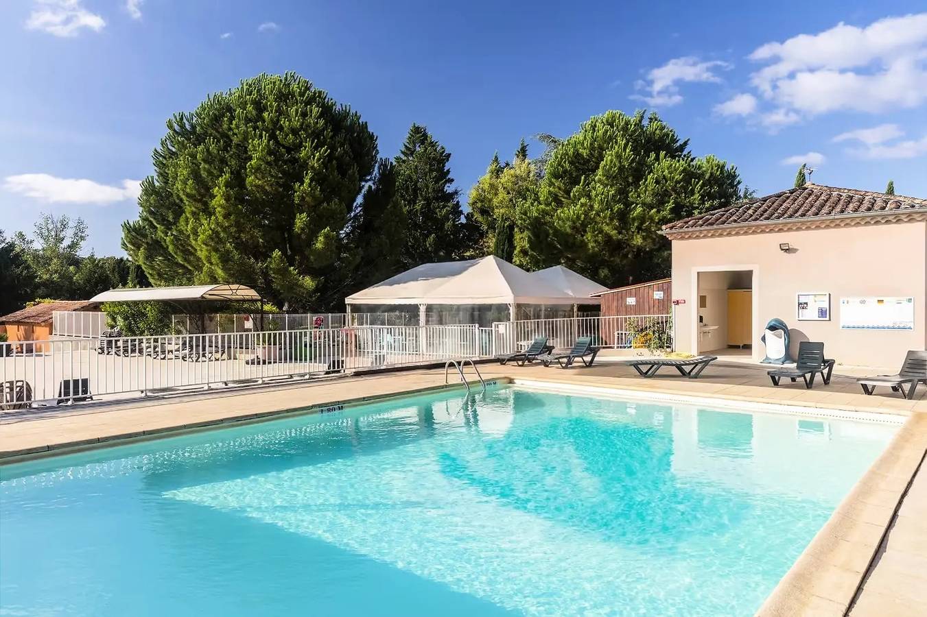 Mobil-Home Premium 4 Pièces 6/7 Personnes Climatisé + Tv in Saint-Maurice-d'Ardèche, Ardèche