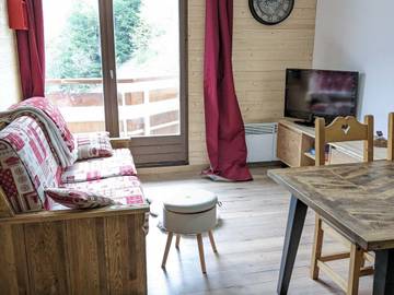 Gîte pour 5 personnes, avec terrasse, animaux acceptés à Les Adrets